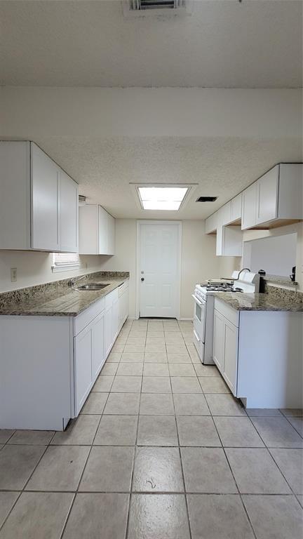 Foto del edificio - 18214 Almonte Ln