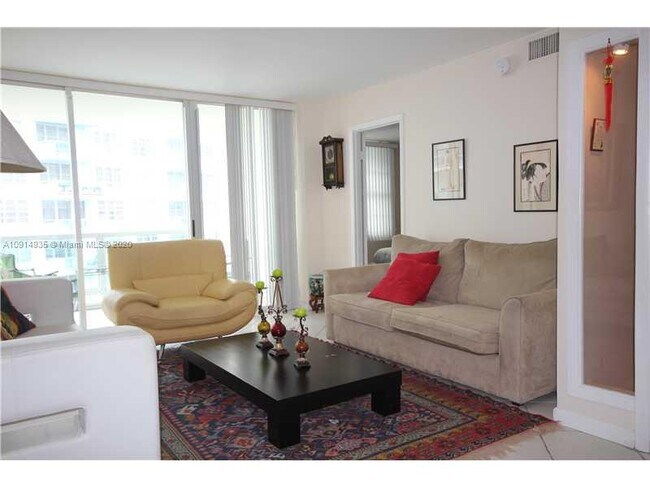 Foto del edificio - 5151 Collins Ave