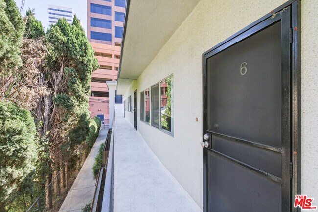 Foto del edificio - 11746 Goshen Ave