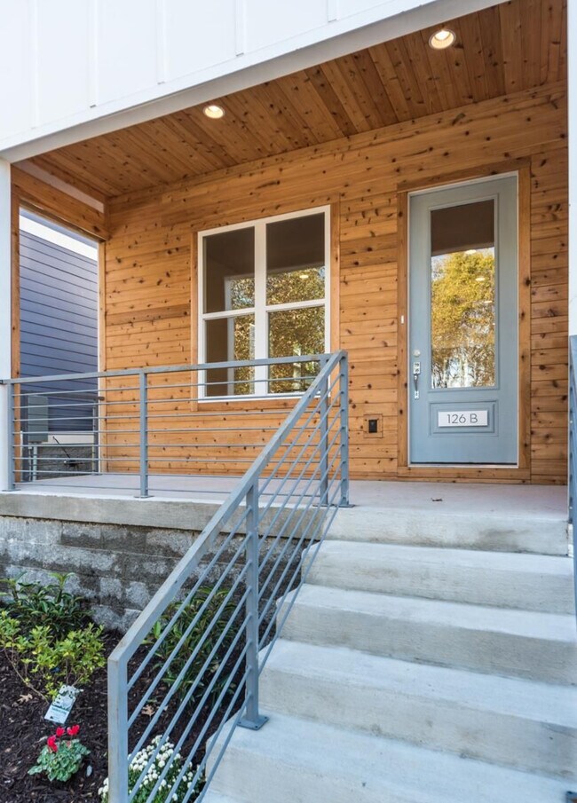 Building Photo - 126B Kingston St