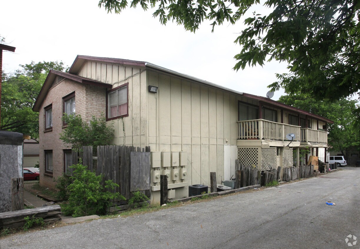 Foto del edificio - 8909 Parkfield Dr