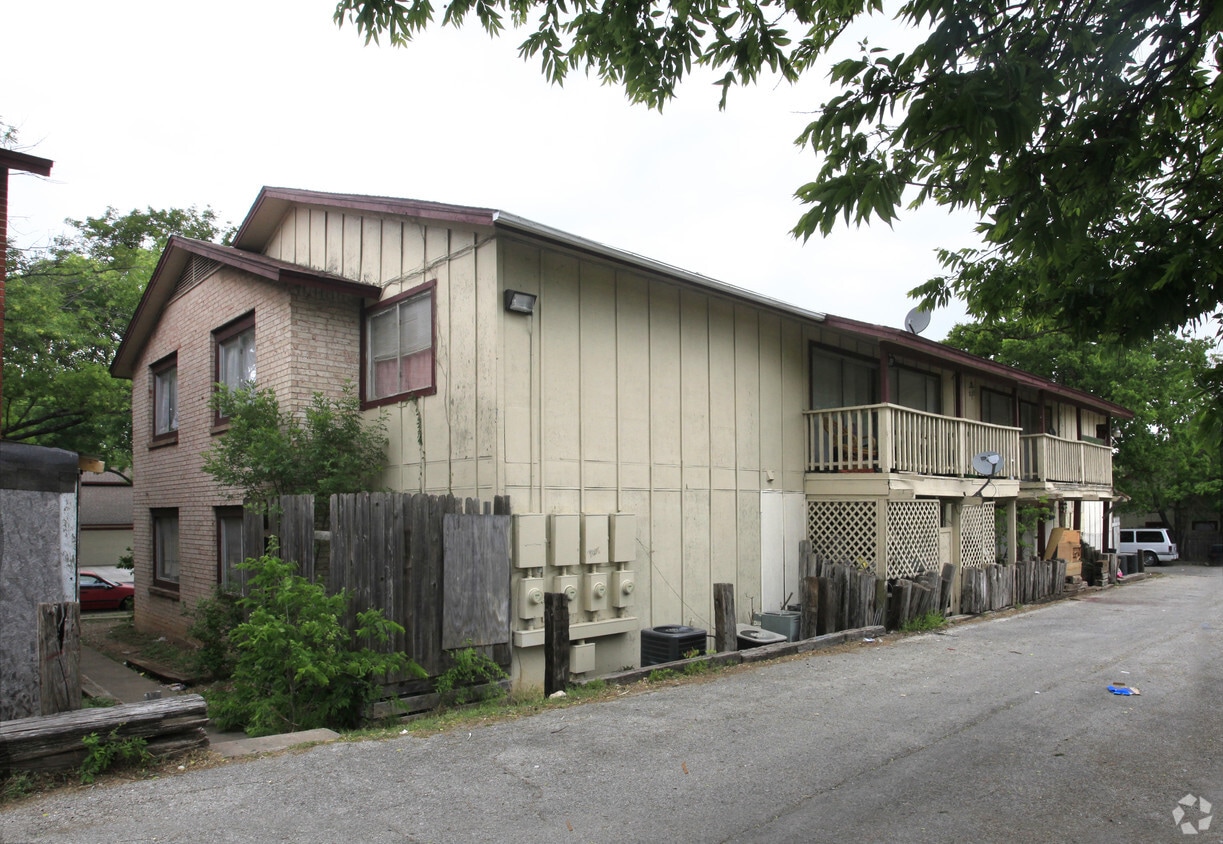 Building Photo - 8909 Parkfield Drive