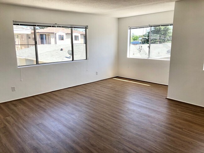 Building Photo - 4000 Van Buren Pl