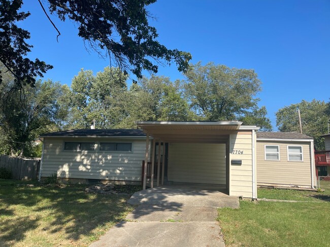 Foto del edificio - 3 Bed/1 Bath Home in South KC!