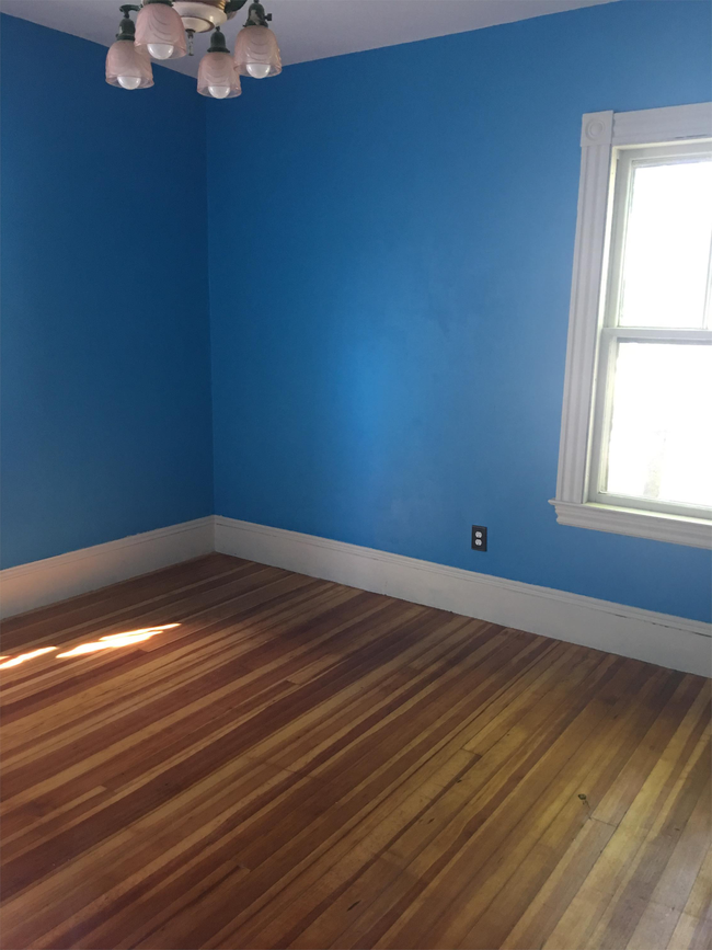 Foto del edificio - 592-594 Lowell St