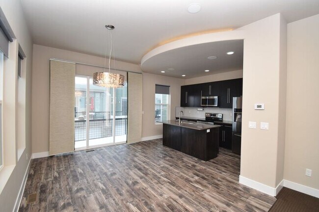 Building Photo - 7545 Samano Ct