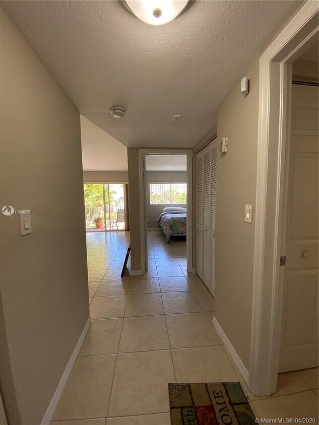 Primary Photo - 7803 N Kendall Dr