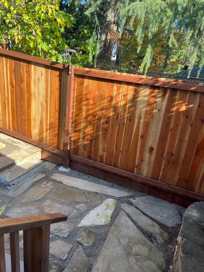 Building Photo - 325 Grant Ave