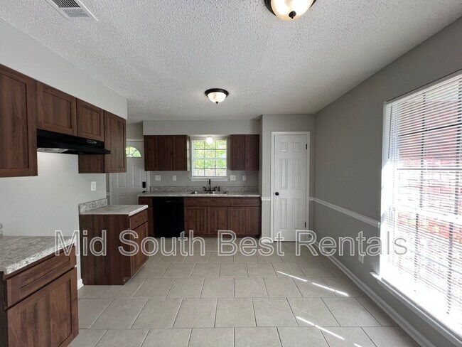 Building Photo - 4642 Pembine Dr