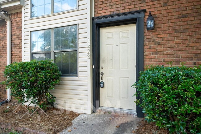 Building Photo - 1223 Magnolia Pl