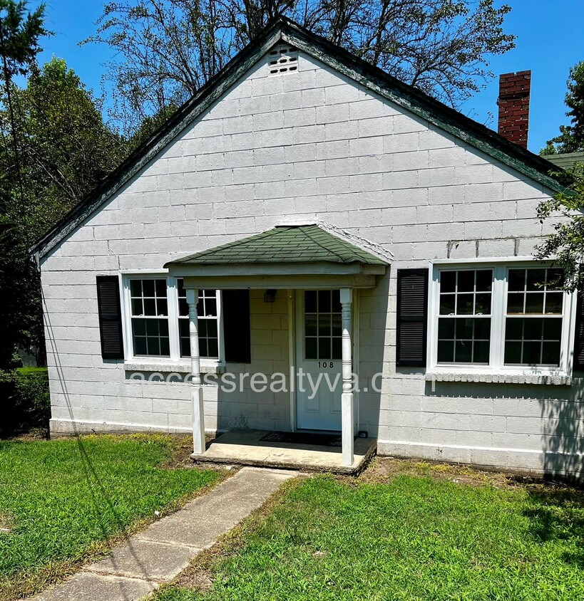 Primary Photo - Quaint Cottage-Blackstone