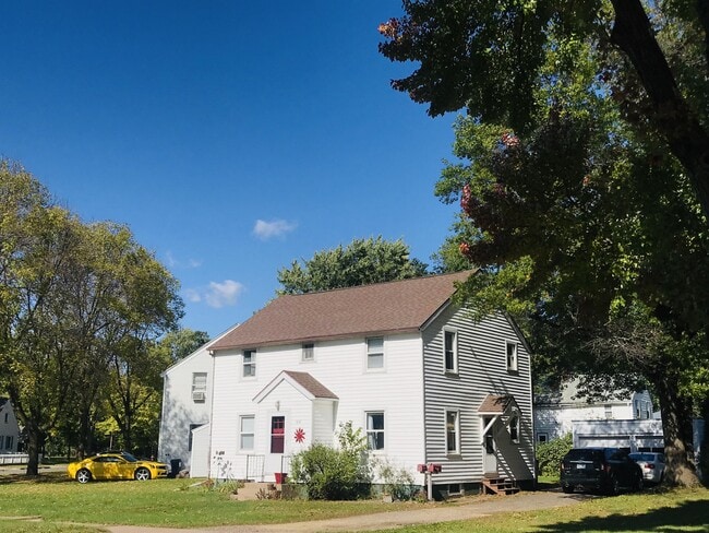 Building Photo - 616 Ripley Ave