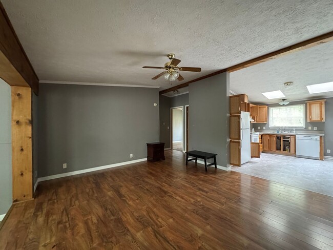 Building Photo - 3 Bedroom Home located near Ruby's Landing...