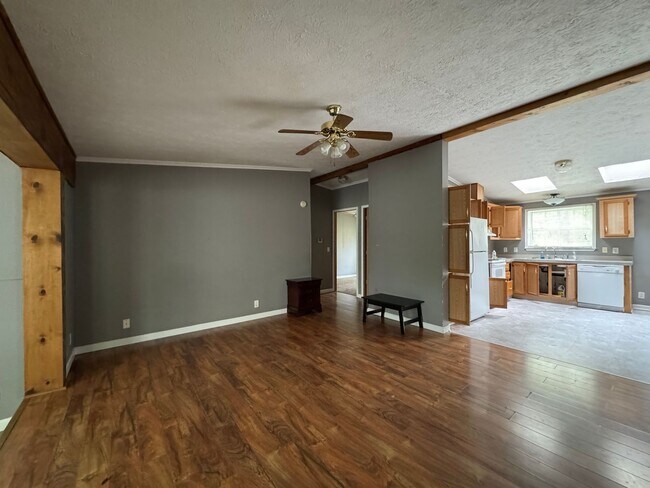 Foto del edificio - 3 Bedroom Home located near Ruby's Landing...