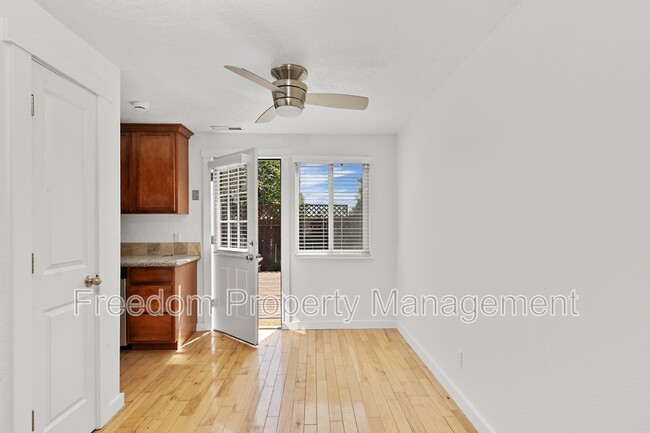 Foto del edificio - 4857 W Targee St