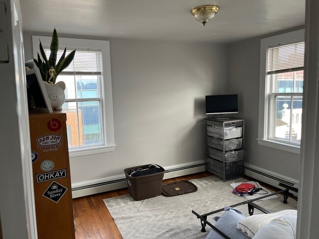 Building Photo - 126 Pleasant St