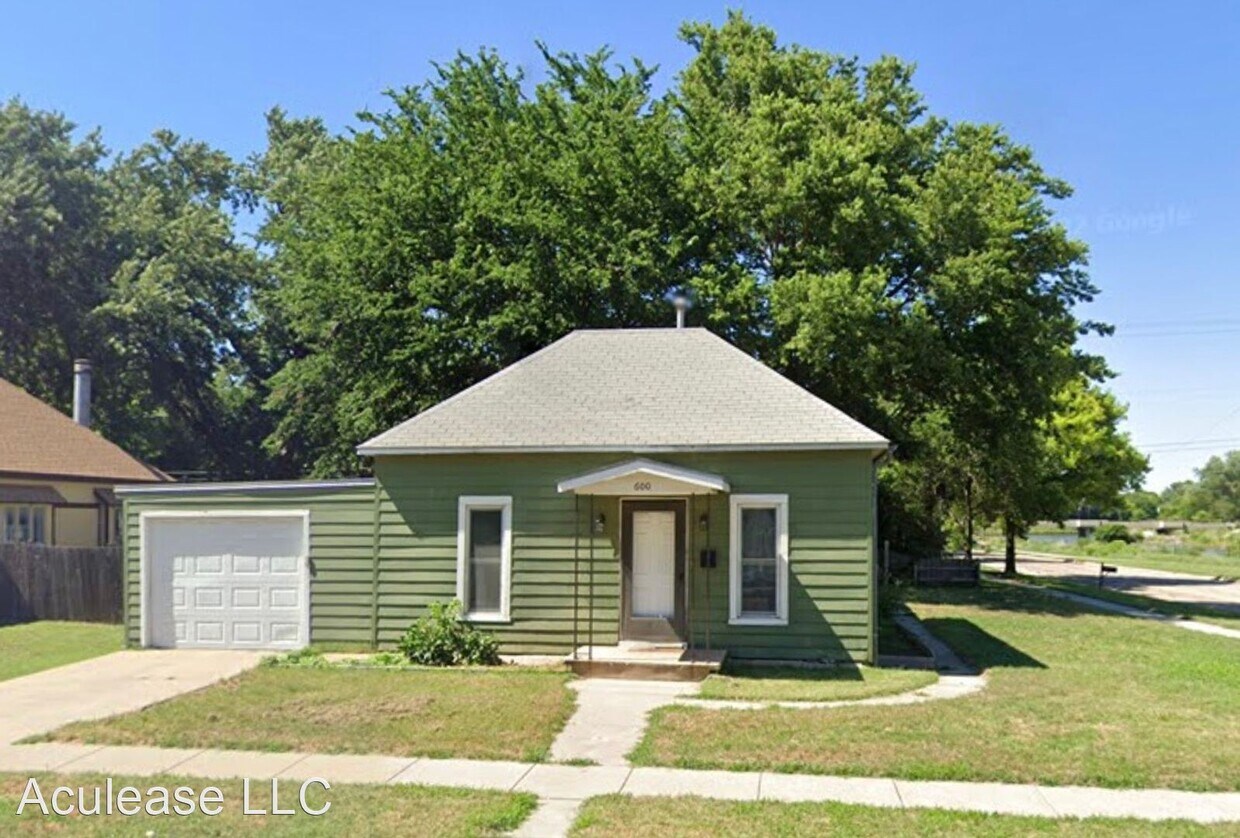 3 br, 1.5 bath House 600 W 5th House Rental in Newton, KS