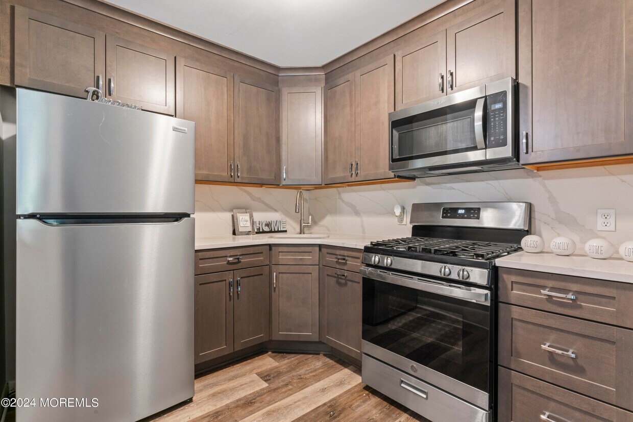 Primary Photo - 41 N Indian Valley Ct
