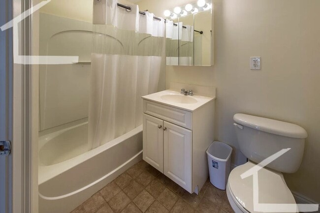 Building Photo - Nicely Priced, Spacious 2-bed/2-bath in Allston Avail for 9/1!