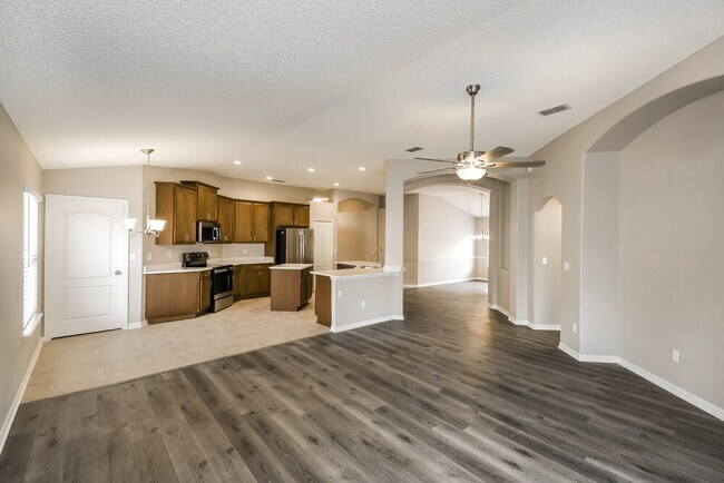 Foto del edificio - 1098 Maple Ln