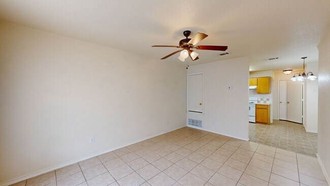 Building Photo - 2 WEEKS FREE, PRICE IMPROVEMENT $795 IN A ...