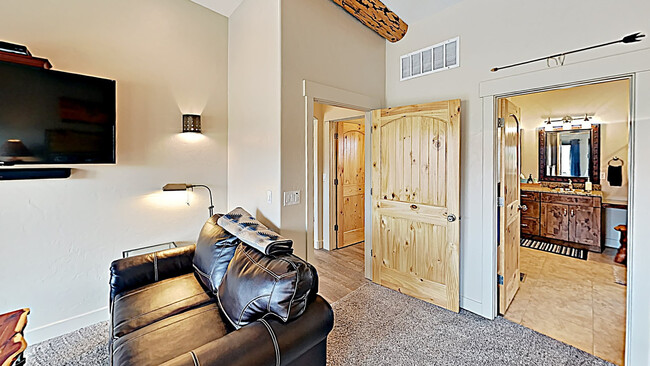 Building Photo - 3374 S Village Loop