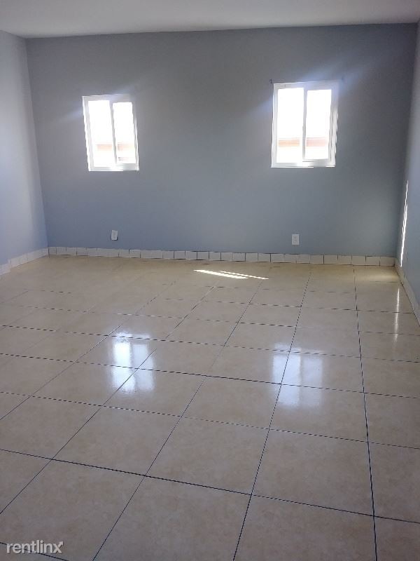 Building Photo - 1226 S Woods Ave