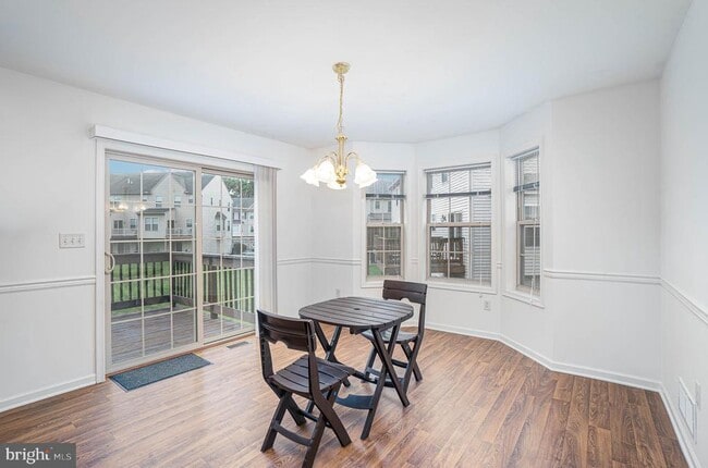 Foto del edificio - 6383 Creekbend Dr