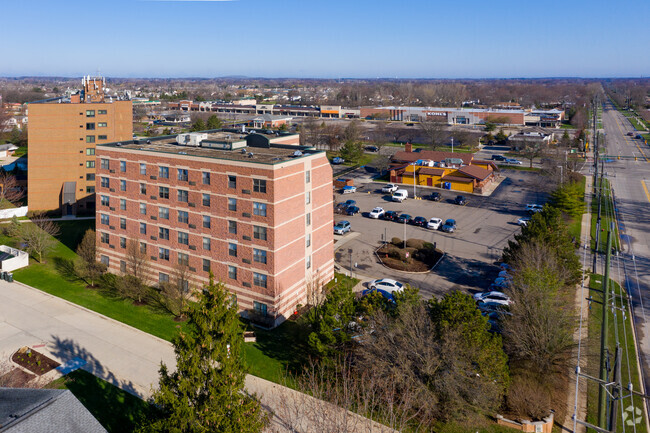 Building Photo - Canton Manor