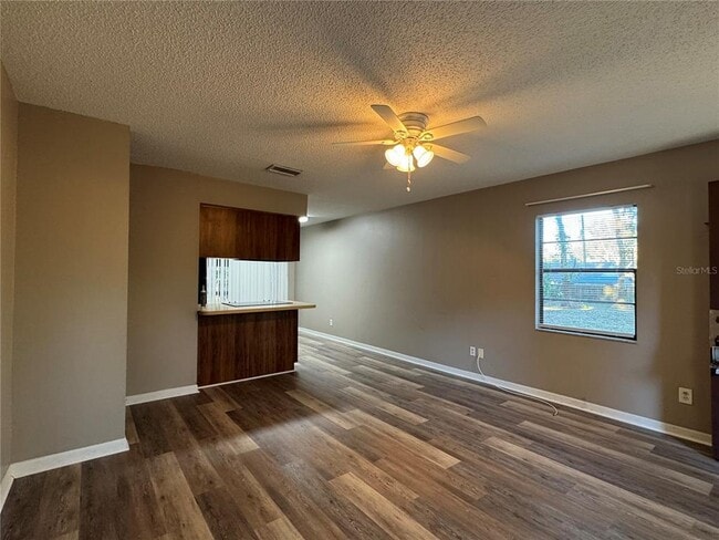 Building Photo - 5619 Peach Ave