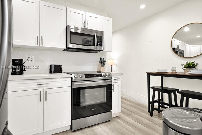 Foto del edificio - 300 NW 82nd Terrace