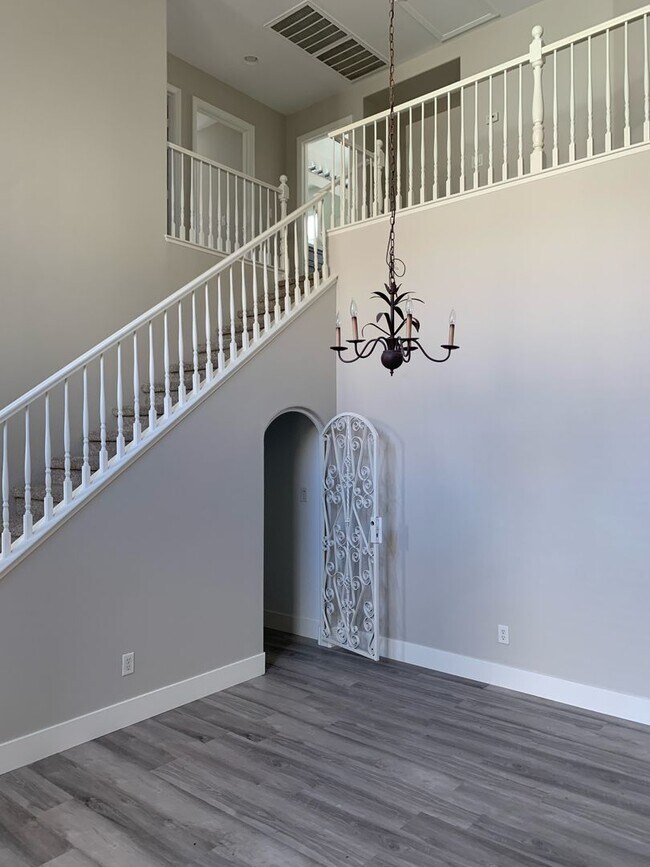 Foto del edificio - Beautiful Remodeled 2 Story Home in Seven ...