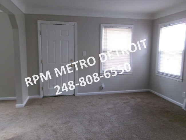 Building Photo - READY TO MOVE IN BUNGALOW IN DETROIT