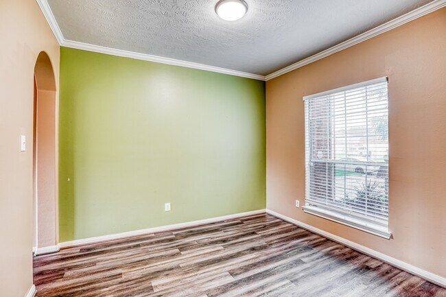 Building Photo - 1122 Chase Park Dr