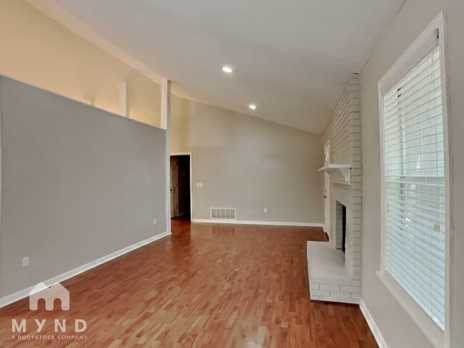 Building Photo - 70 Briarwood Ct