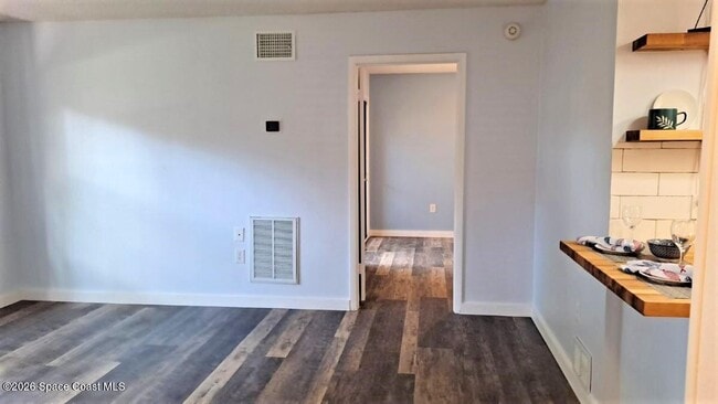 Building Photo - 225 S Tropical Trail