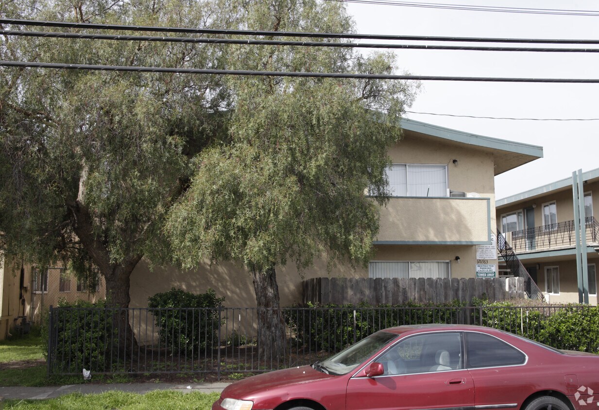 Building Photo - 26963 Tyrrell Ave