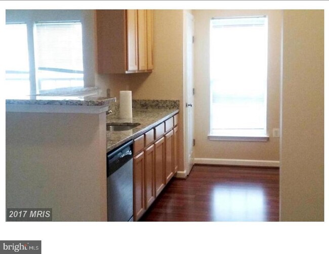 Building Photo - 42492 Mayflower Terrace
