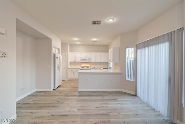 Building Photo - 952 Clear Diamond Ave