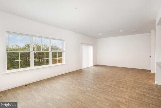 Building Photo - 7880 Briarwood Dr