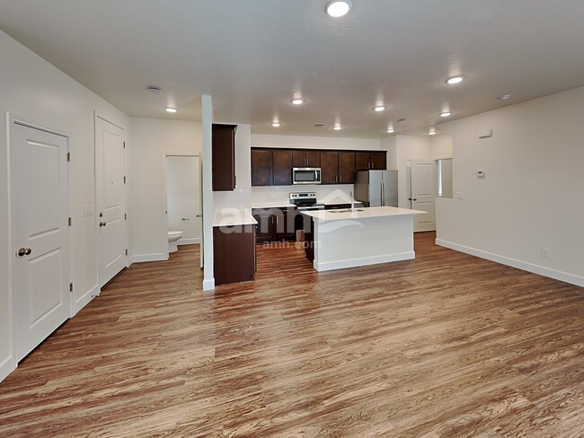 Building Photo - 6689 Mountain Maple Dr