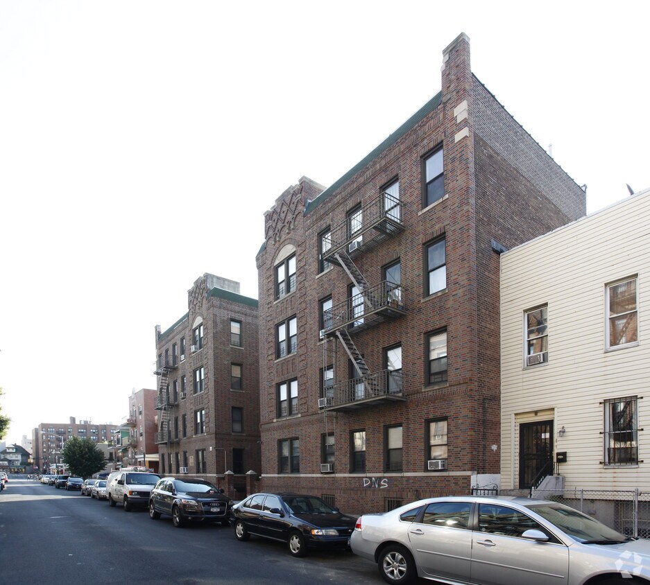 Building Photo - 30-33 32nd St