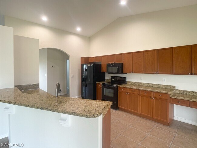 Building Photo - 129 SW 37th Ave