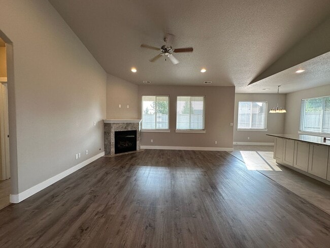 Foto del edificio - 906 N Oklahoma Pl