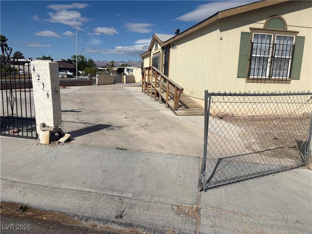 Primary Photo - 4236 N Amethyst Ave