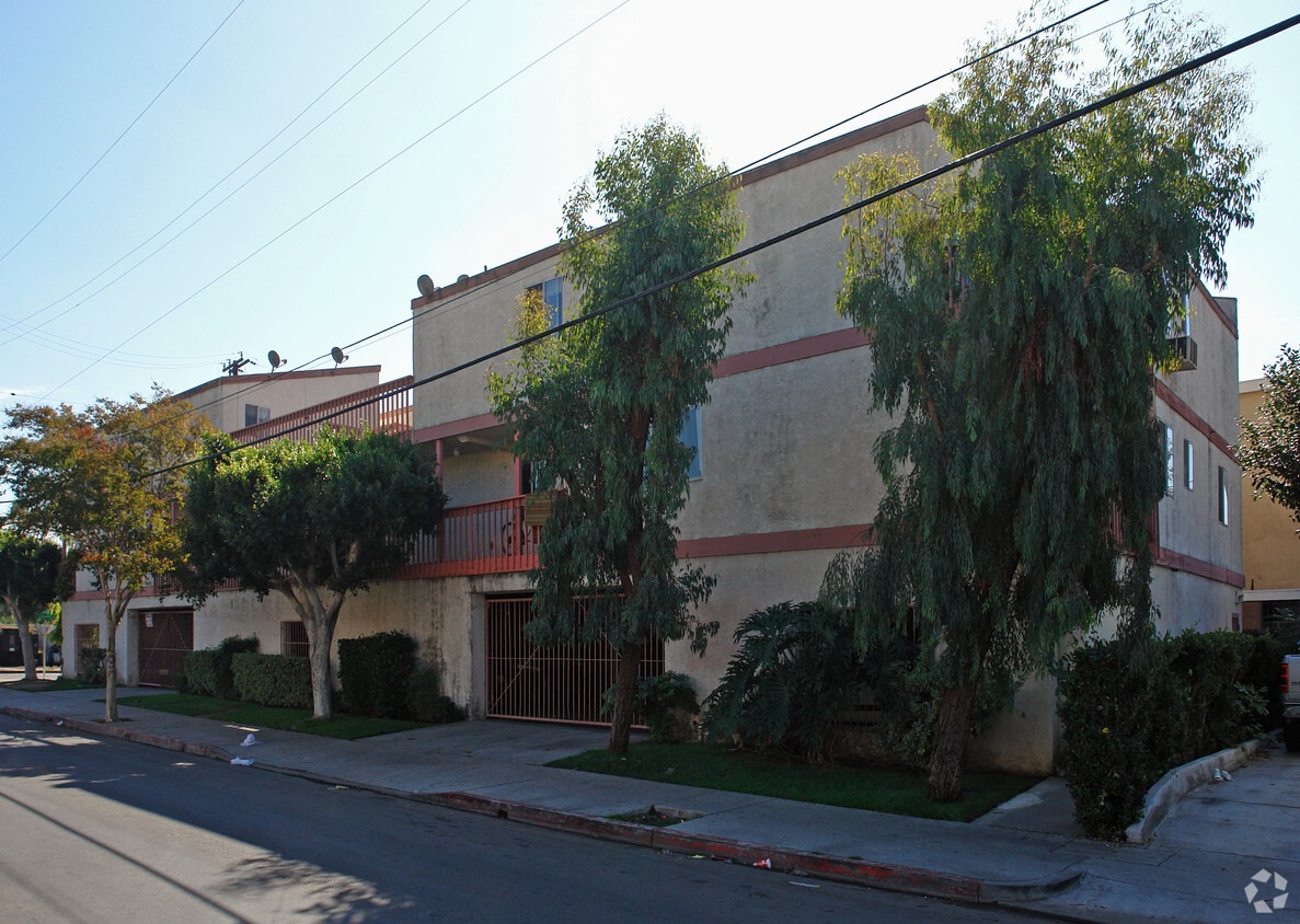 Building Photo - 1916 N Spurgeon St