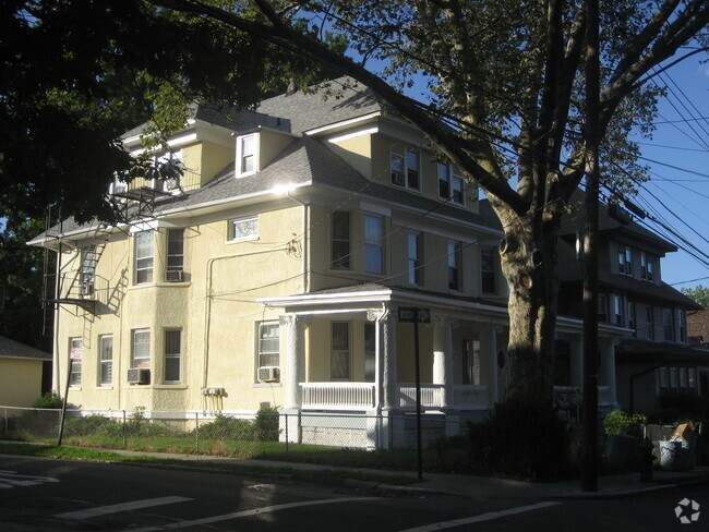 Building Photo - 31 Norwood Ave