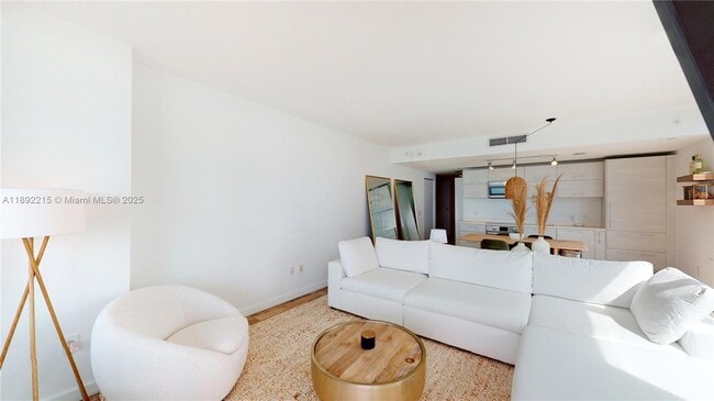 Foto del edificio - 650 NE 32nd St