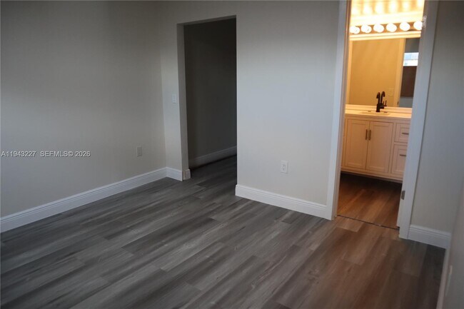 Foto del edificio - 9244 NW 1st St