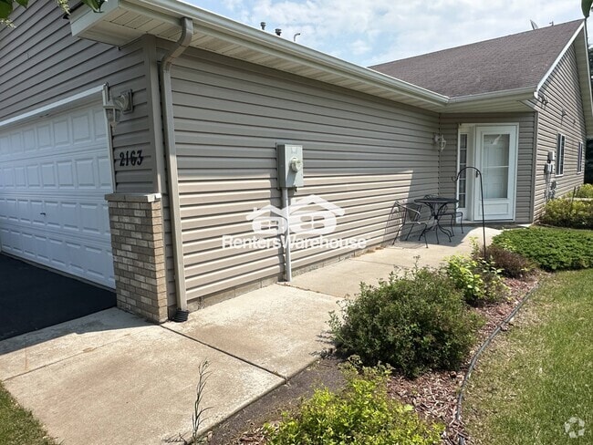 Building Photo - 2163 Cleveland Way S